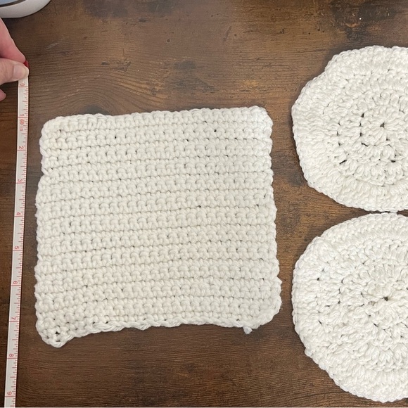 White crochet pot holders, never used. - Picture 6 of 6